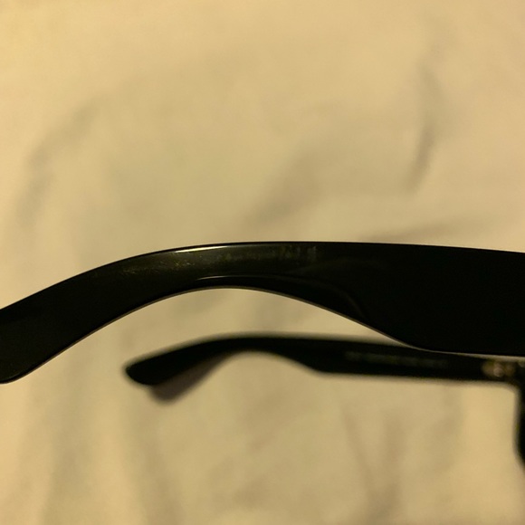 Authentic Ray-Ban wayfarer polarized sunglasses - Picture 5 of 7